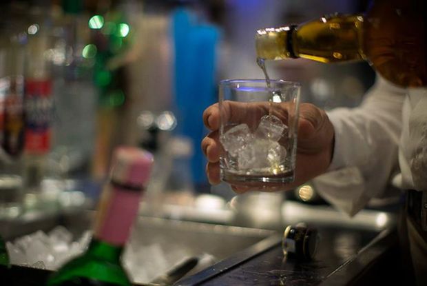 Norveçdə bar və restoranlarda spirtli içki satışına qadağa qoyuldu