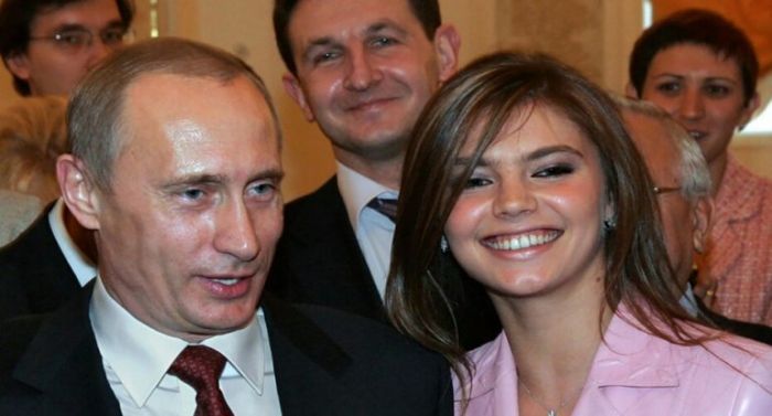 Putinin gizli uşaqları, 1 milyard dollarlıq malikanəsi, 700 avtomobili və daha nələri var...