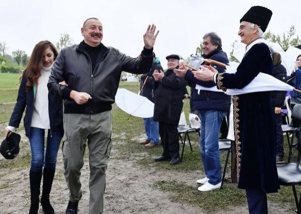 Ölkə başçısı xanımı ilə Şuşada “Xarıbülbül” festivalında