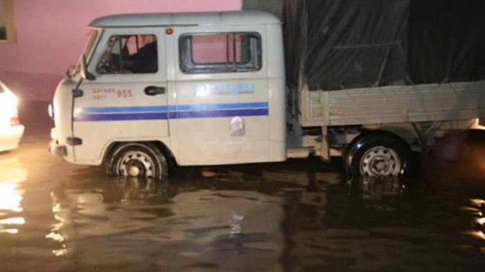 Yaşayış binasını su bastı - Sumqayıtda sakinlər evlərindən çıxardıldı