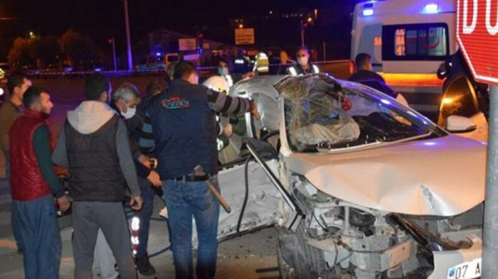 Avtomobil iki yerə bölündü, 3 nəfər öldü - DƏHŞƏTLİ QƏZA