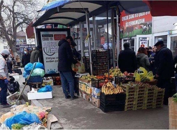 Bazara çevrilən dayanacaq gündəm oldu - BAKIDA