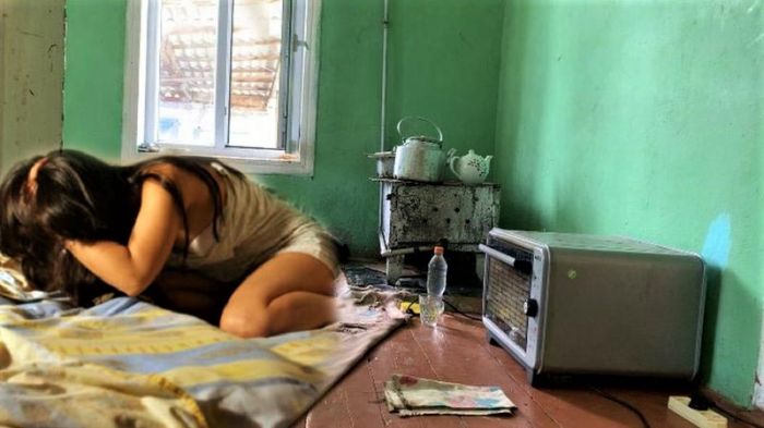 Azərbaycanda illərdir zorlanan 14 yaşlı qızın yaşadığı ev