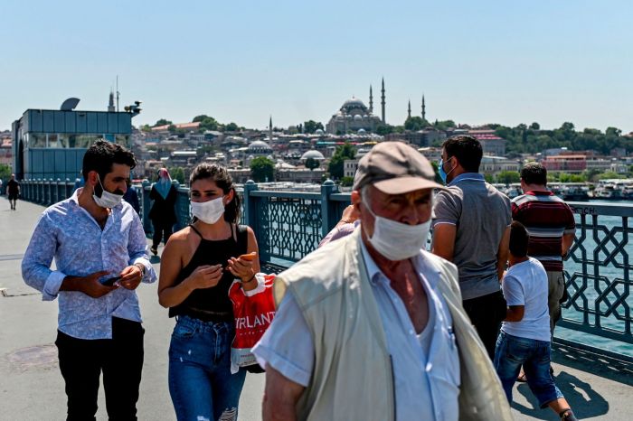 Türkiyə Ramazan ayında karantini yenidən sərtləşdirir
