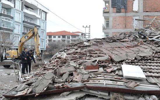 Bakıda tikilməkdə olan bina çökdü - SON DƏQİQƏ