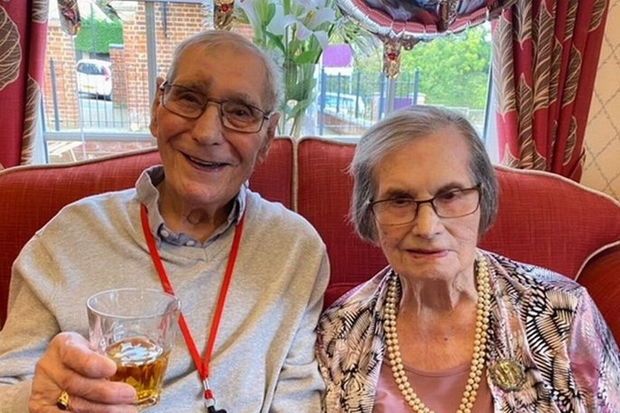 100 yaşlı cütlük uzun illik evliliklərinin sirlərini açıqladı: - Hər gün MÜBAHİSƏ