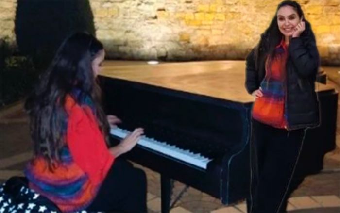 Leyla Əliyeva İçərişəhərdə piano ifa etdi