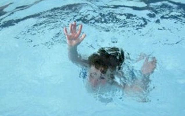 3 yaşlı uşaq “Megacity”nin hovuzunda boğularaq öldü