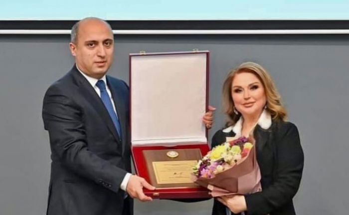 Prezidentin fəxri diplomu Mələkxanım Eyubovaya təqdim edildi