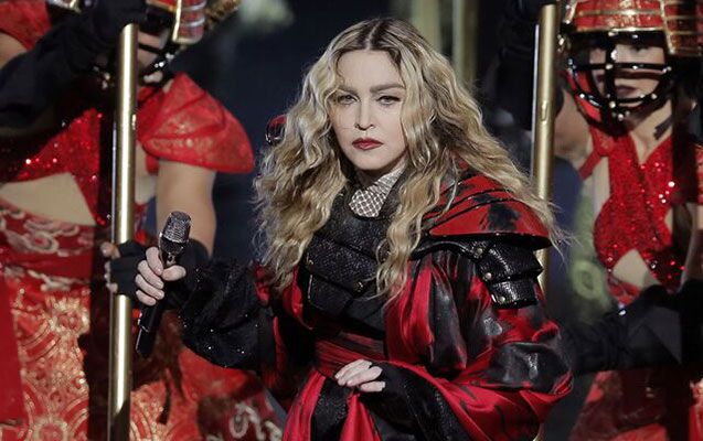 Madonna çılpaq şouya görə 2-ci dəfə məhkəməyə verildi