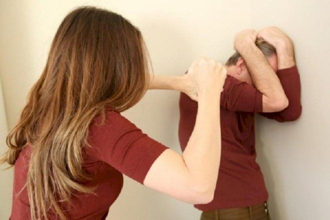 Arvadı tərəfindən döyülən kişi polisə müraciət edib