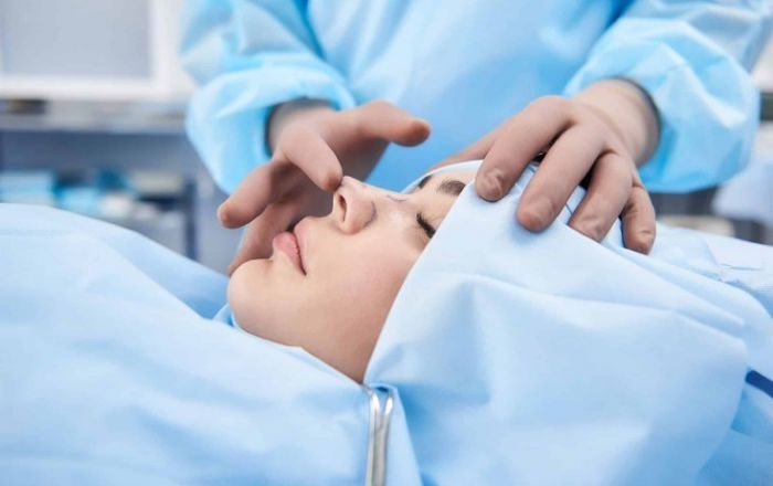 Rüşvətlə plastik cərrahiyyəyə icazə verənlərin işi çətinləşdi - Ağır ittihamlar