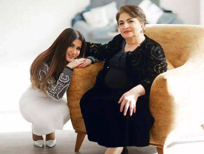 Rəqqasə Fatimədən anası ilə bağlı paylaşım