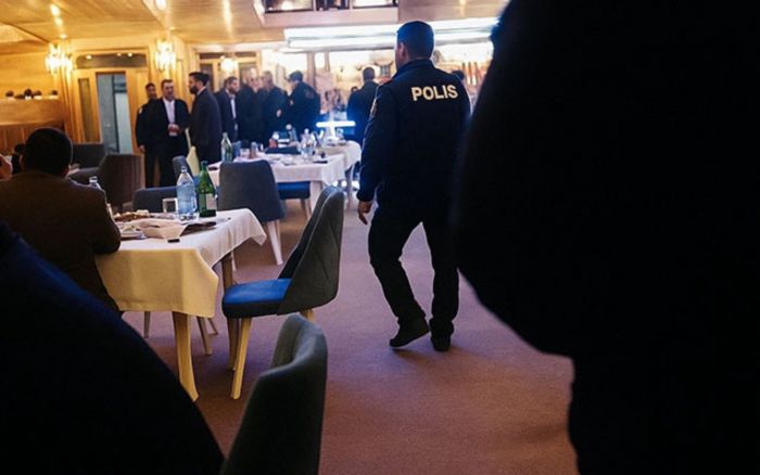 Bakıda cütlük nişan günü ayrıldı - FİLM KİMİ MƏHKƏMƏ