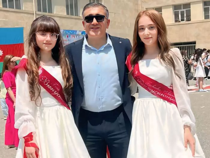 Hər iki qızı tələbə adını qazandı