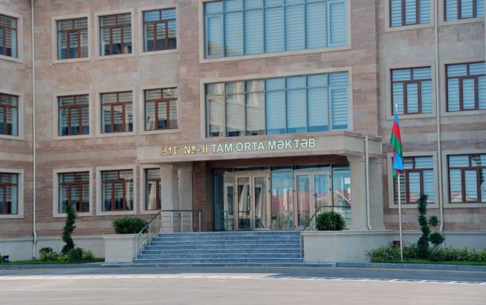 Bakıda məktəb direktoru ilə müəllim arasında qalmaqal - AÇIQLAMA