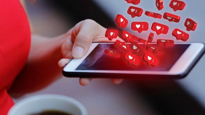 Qadın fotosunu bəyənmək boşanma üçün əsas sayıldı