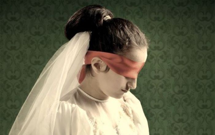 Tovuzda 14 yaşlı qızı 33 yaşlı kişi ilə evləndirən valideynlər həbs edildi