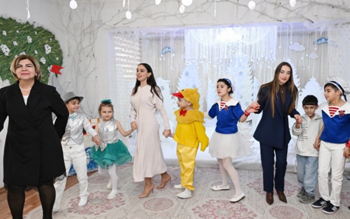 Prezidentin qızı və gəlini uşaqlar evində - FOTOLAR