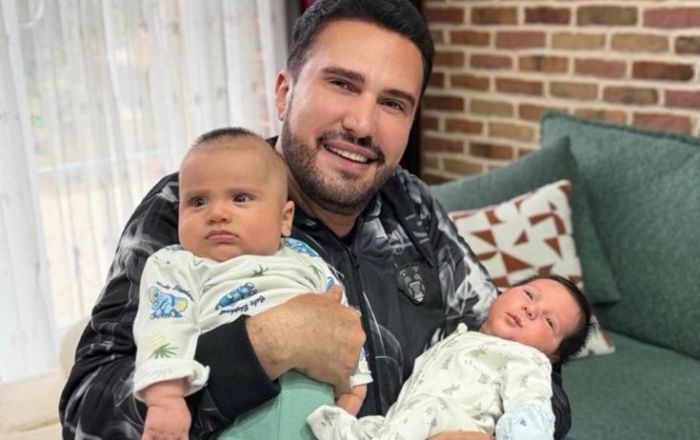 Nadir Qafarzadə nəvələri ilə "Dünya sizinlə gözəl"