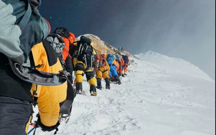 Yeməklərinə peyin qataraq alpinistləri xəstələndiriblər - Everestdə 20 milyonluq fırıldaq