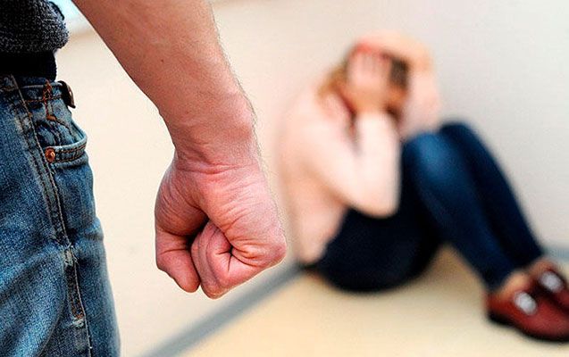 Şəkidə kişi siqaret pulu verməyən arvadını döydü