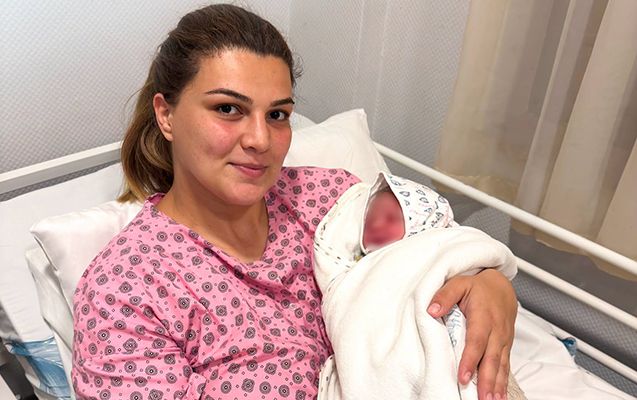 Təcili tibbi yardım maşınında uşaq dünyaya gətirdi
